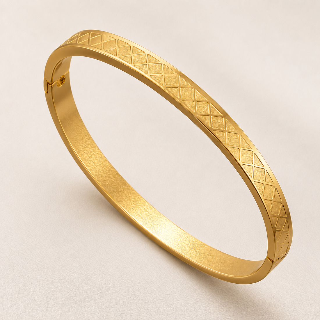 Gold Diamond-Pattern Bangle