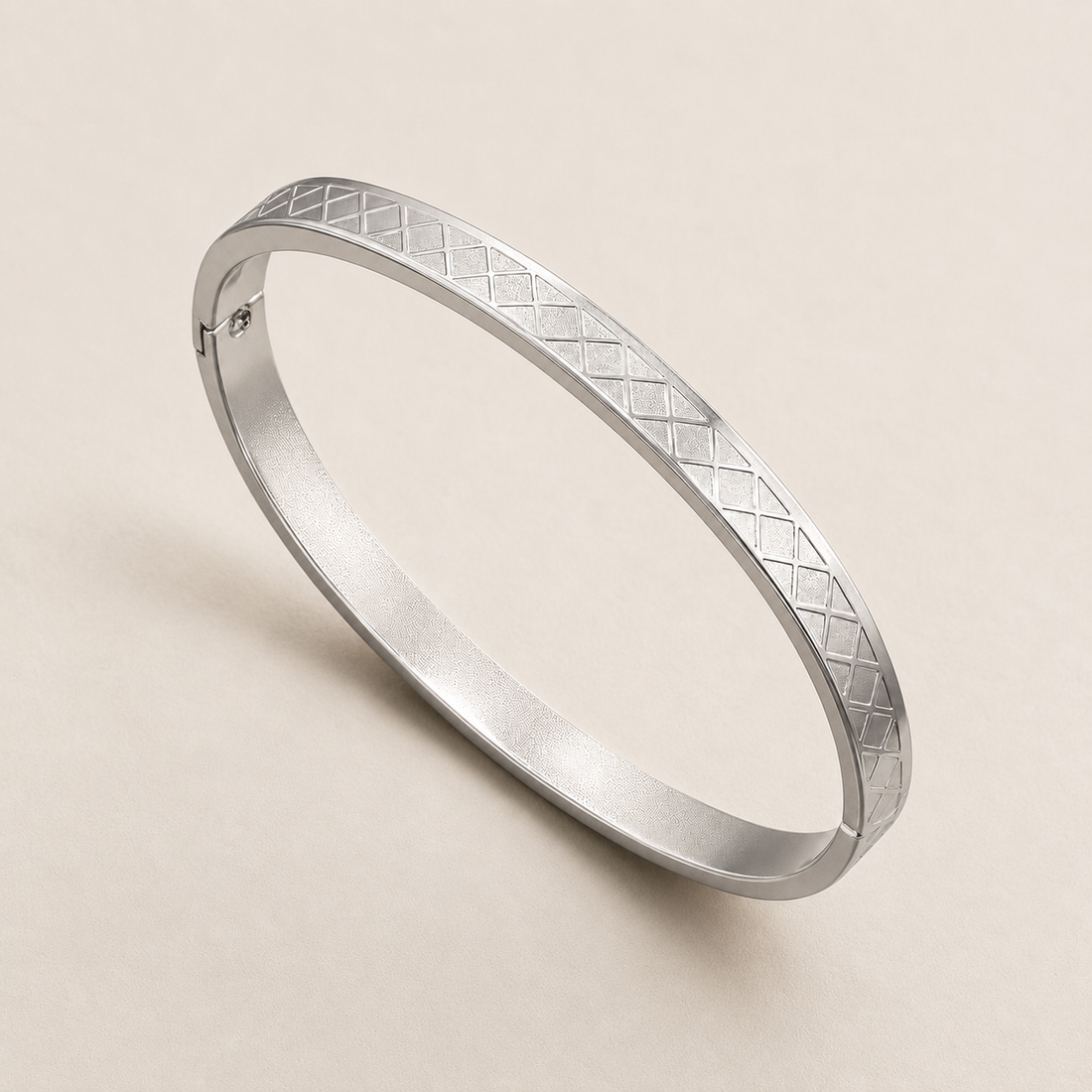 Silver Diamond-Pattern Bangle