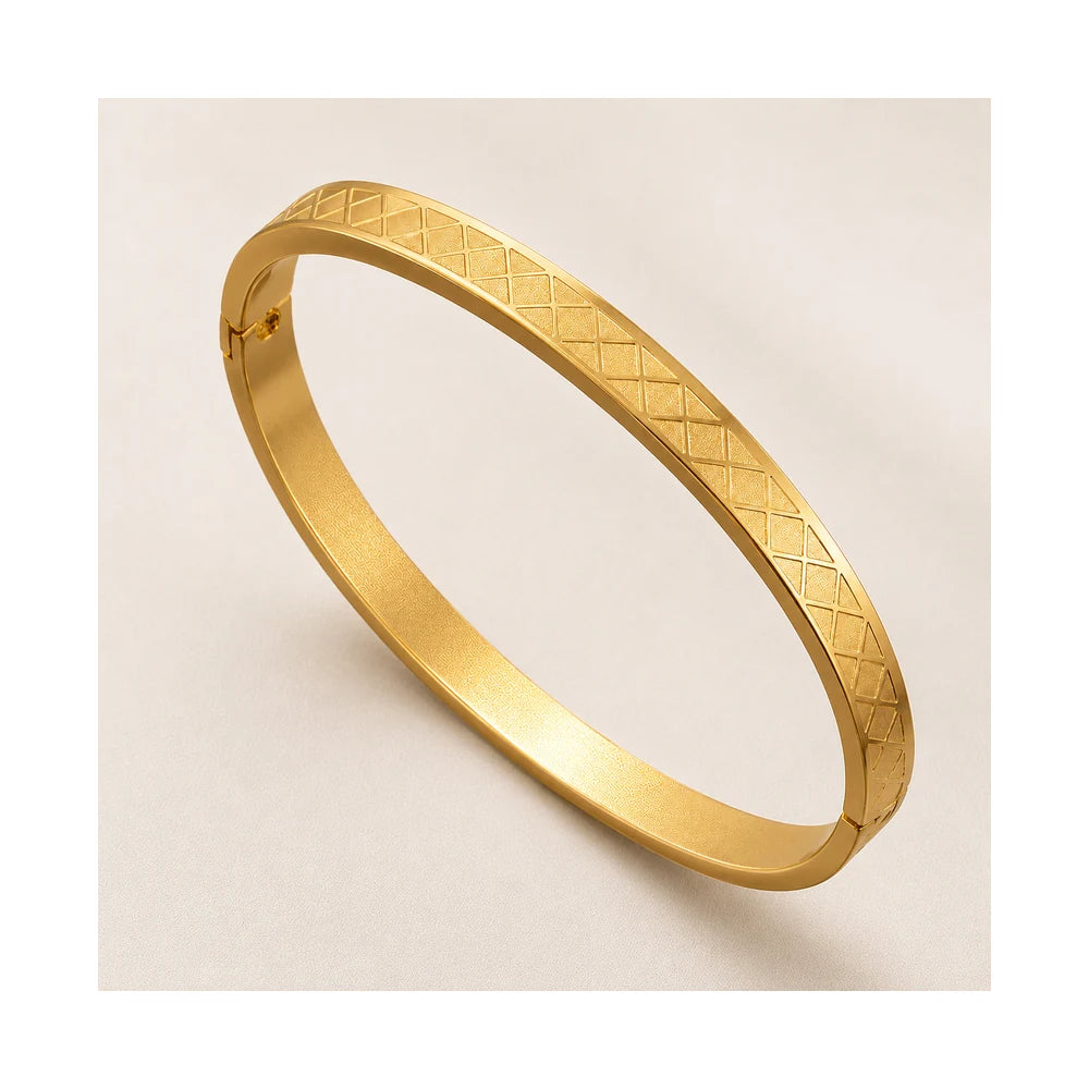Gold Diamond-Pattern Bangle